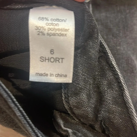 Maurice’s Black Distressed High Rise Jeans Cropped Size 6 Short Stretchy Buttons - Picture 5 of 5